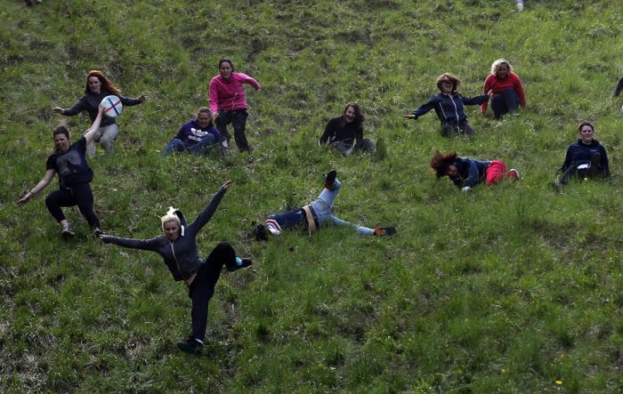 Gloucestershire Cheese Rolling 2013 (16 pics)