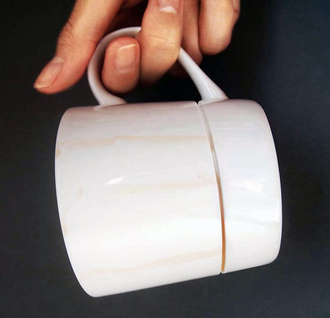 Coffee Mug That Keeps Your Table Clean (4 pics)