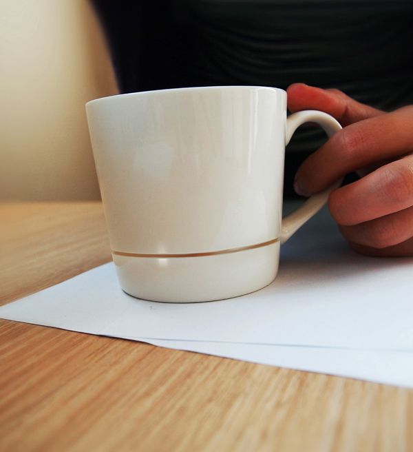 Coffee Mug That Keeps Your Table Clean (4 pics)
