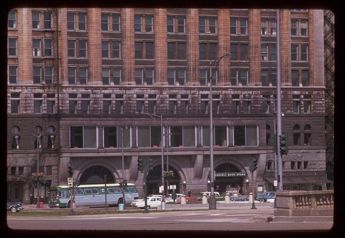 Chicago 50 Years Later (22 pics) Chicago 50 Years Later (22 pics)