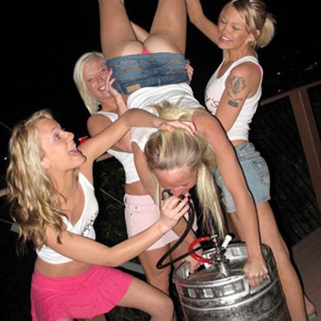 Drunk Girls Have Fun (40 pics)