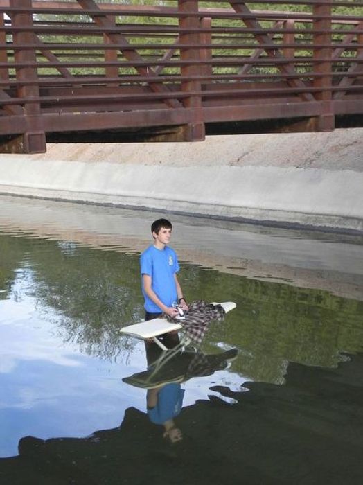 Boy Who Loves Extreme Ironing (21 pics)