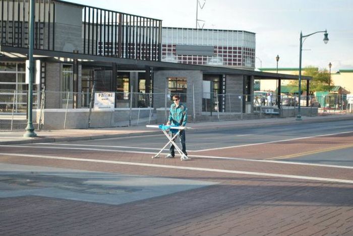 Boy Who Loves Extreme Ironing (21 pics)