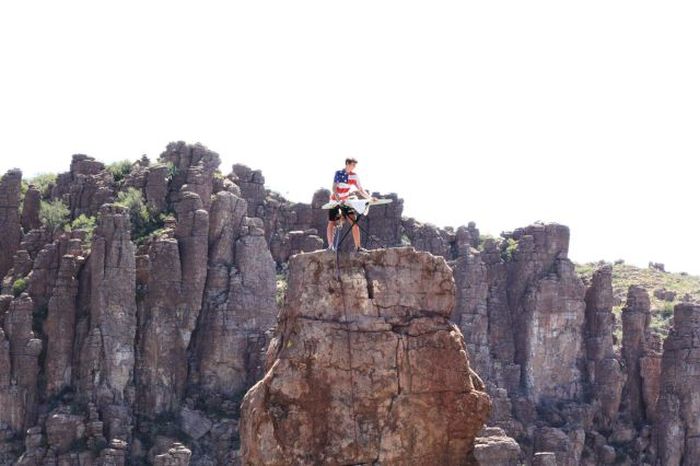 Boy Who Loves Extreme Ironing (21 pics)