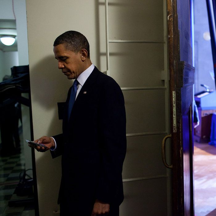 Obama Is Checking Your Email (34 pics)
