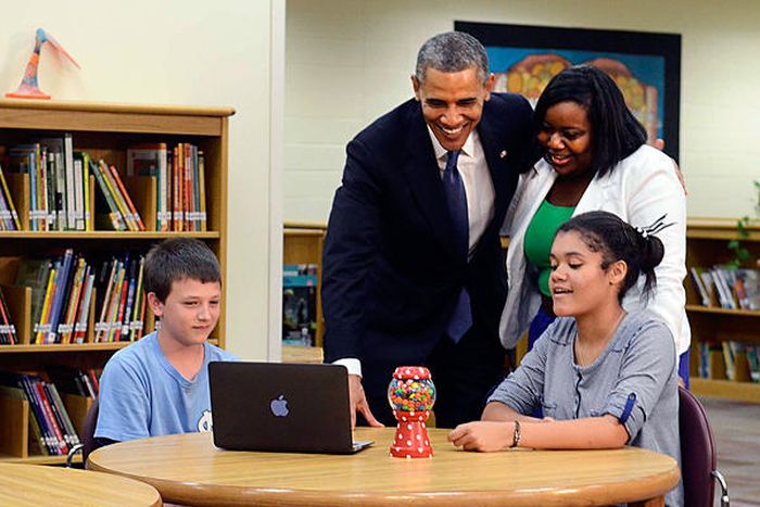 Obama Is Checking Your Email (34 pics)