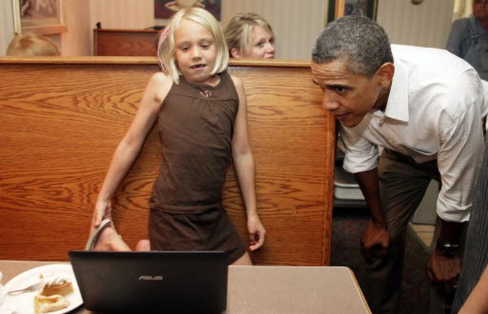 Obama Is Checking Your Email (34 pics)