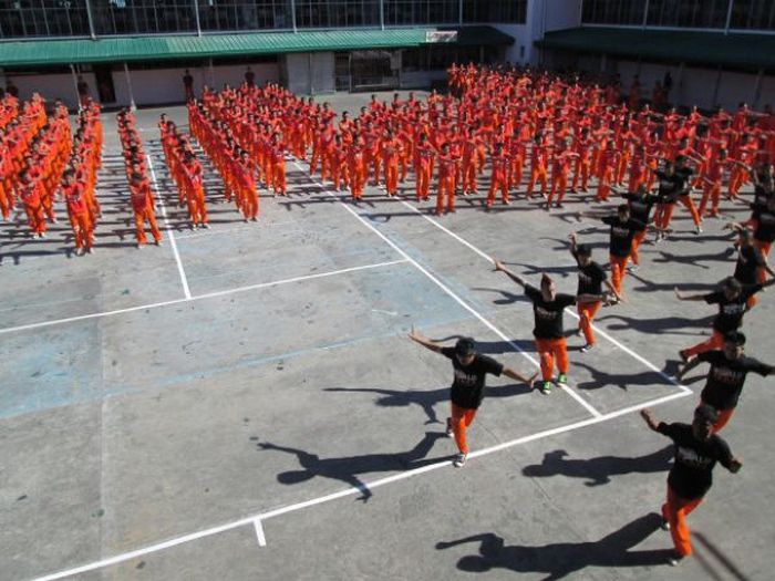 Prison Dance (20 pics + video)