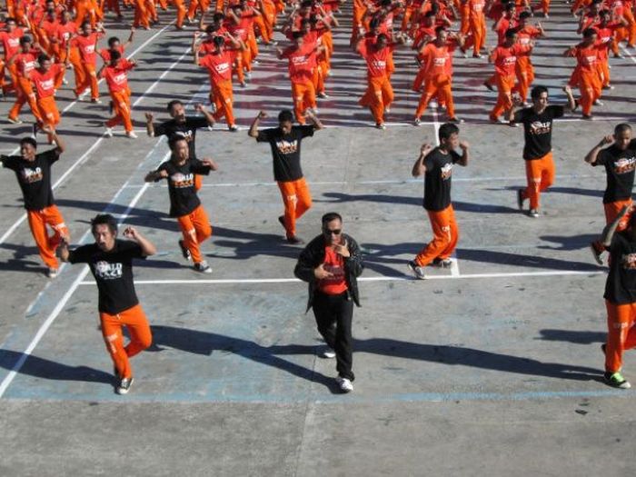 Prison Dance (20 pics + video)