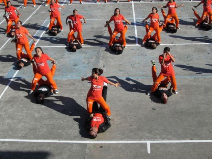 Prison Dance (20 pics + video)