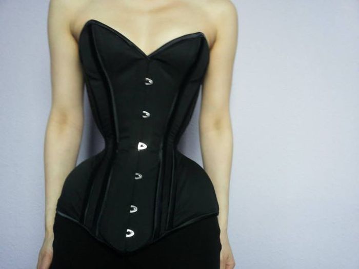 Wearing Corset for Three Years (32 pics)