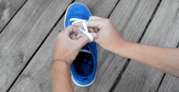 Tie Your Shoes in a Second (7 gifs)