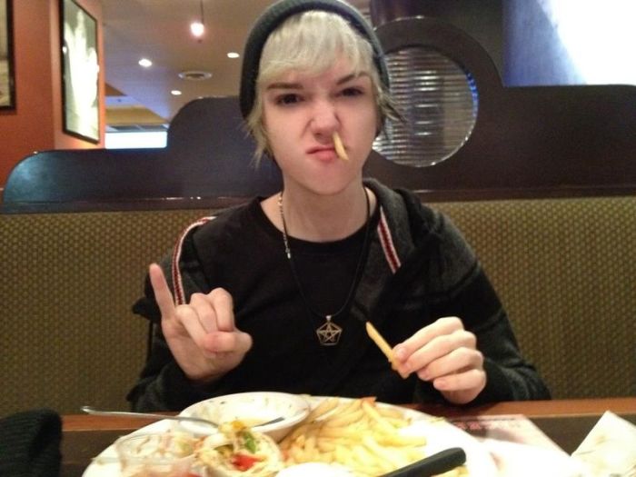 Cute Girl? (12 pics)