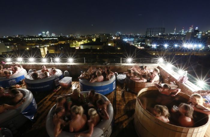 Hot Tub Cinema (20 pics)