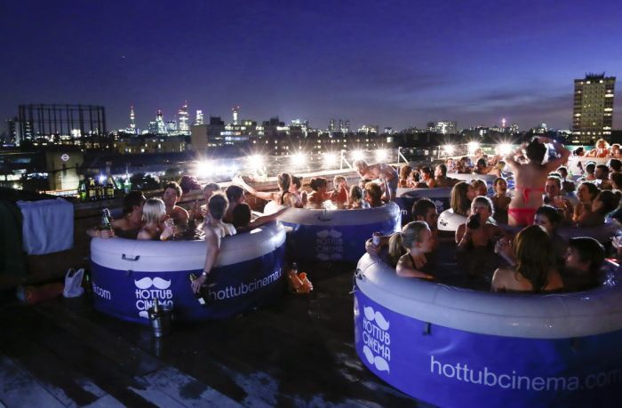 Hot Tub Cinema (20 pics)