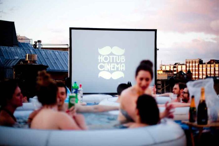 Hot Tub Cinema (20 pics)