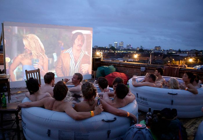 Hot Tub Cinema (20 pics)