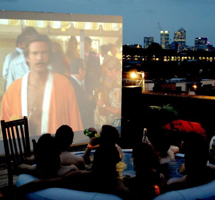 Hot Tub Cinema (20 pics)