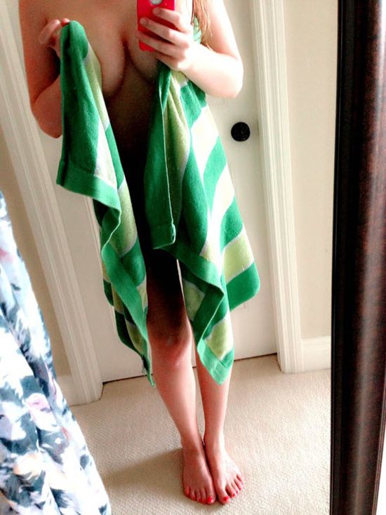 Girls in Towels (23 pics)