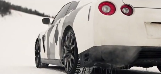 Amazing Nissan GT-R Snow Ride