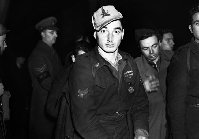 World War II Photographs (90 pics)