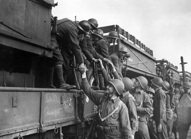 World War II Photographs (90 pics)