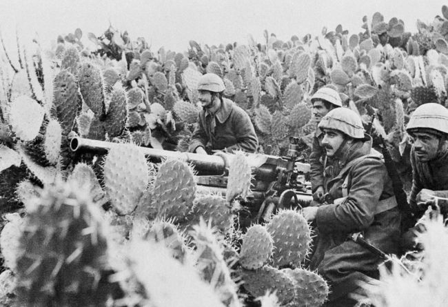 World War II Photographs (90 pics)