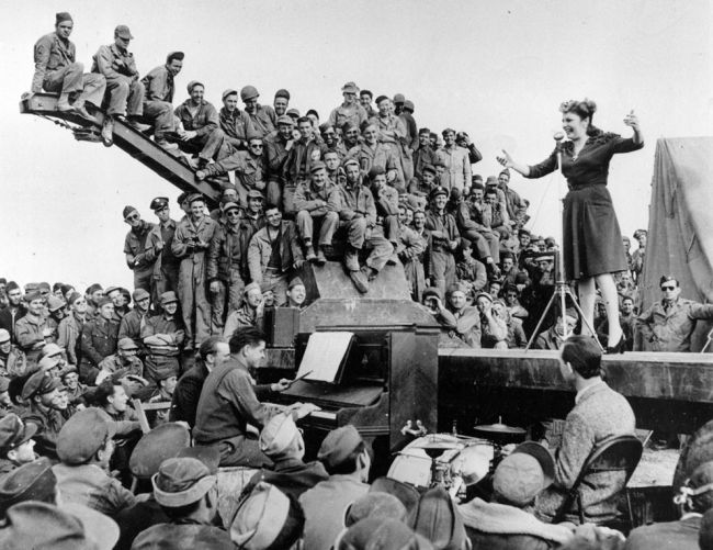 World War II Photographs (90 pics)