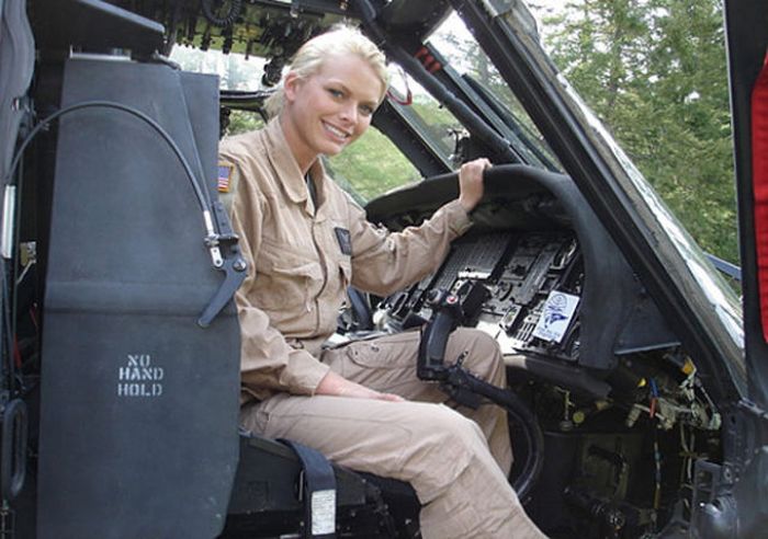 The Most Beautiful Female Army Soldiers (20 pics)