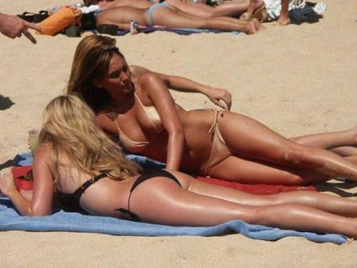 Beautiful Bikini Girls (34 pics)
