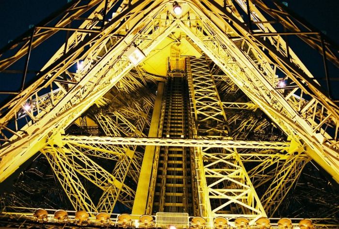 The Eiffel Tower from Different Perspectives (21 pics)