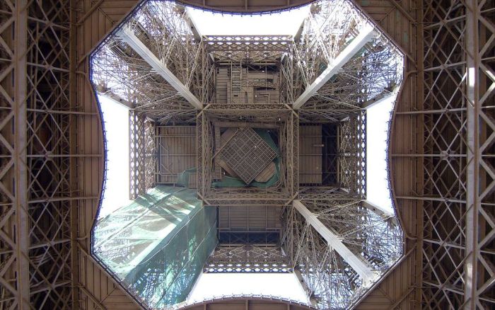 The Eiffel Tower from Different Perspectives (21 pics)