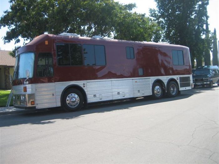House on Wheels (80 pics)