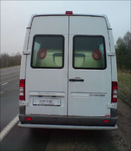 What Is Inside This Van? (4 pics)