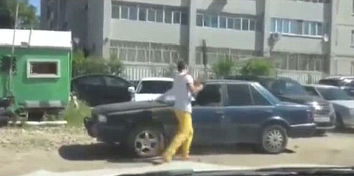 Angry Driver Takes Revenge (4 pics + video)