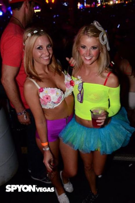 Ladies of the Electronic Daisy Festival in Las Vegas (72 pics)