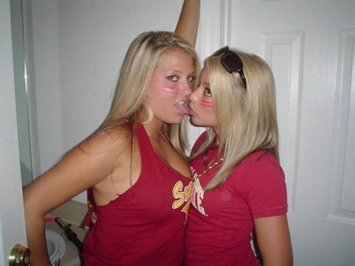 Drunk Girls Party Hard (58 pics)