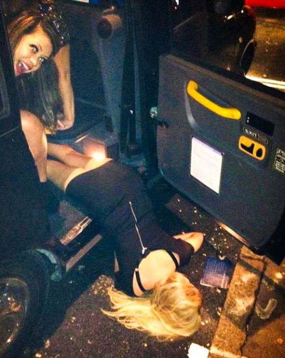 Drunk Girls Party Hard (58 pics)