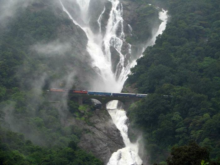 Railroad Bridge Near Dudhsagar Falls (6 pics)