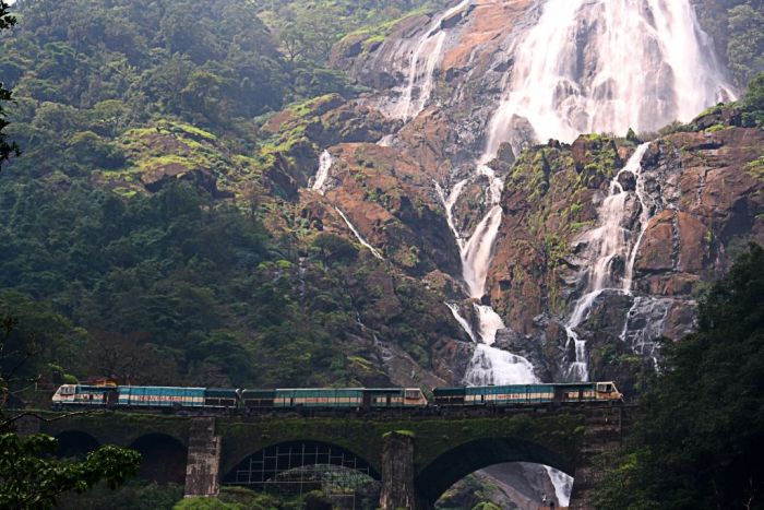 Railroad Bridge Near Dudhsagar Falls (6 pics)