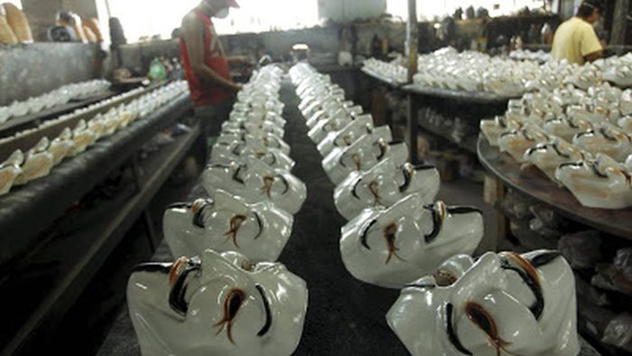 Production of the Iconic Guy Fawkes Masks (11 pics)