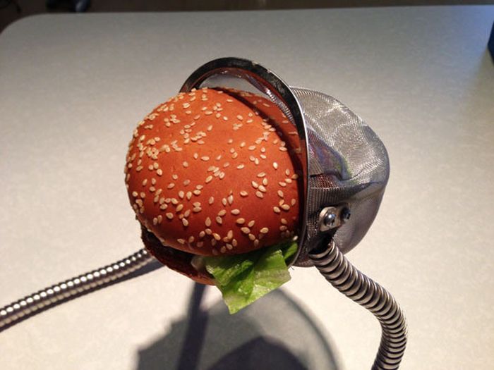 Hands-Free Burger Holder (16 pics)