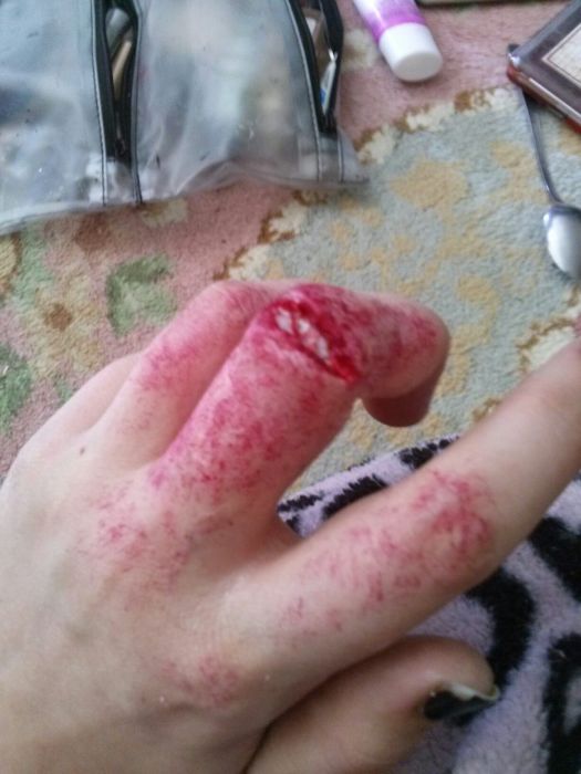 DIY Special Effects for a Horror Movie (9 pics)