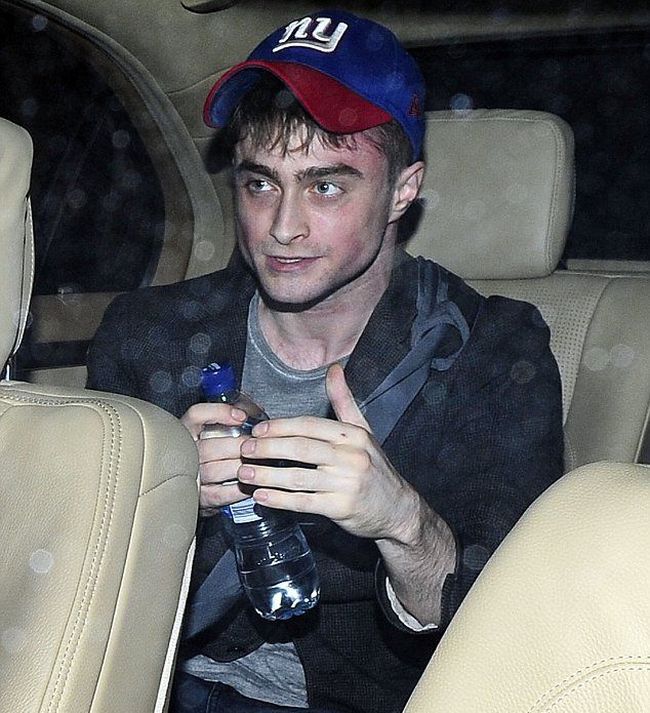 Daniel Radcliffe Looks High (5 pics)