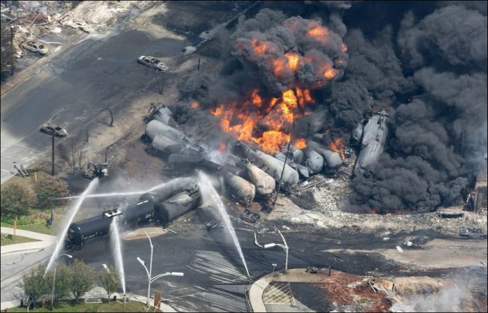 Oil Train Crash (10 pics)