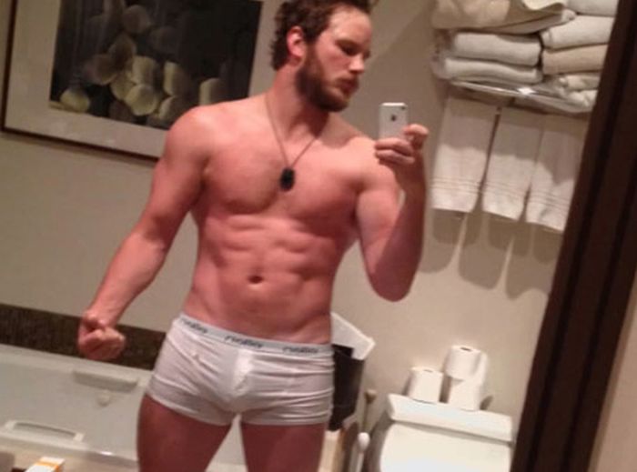 Chris Pratt Weight Changes (4 pics)