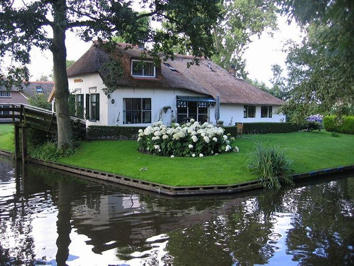 Giethoorn, a Village Without Roads (37 pics)