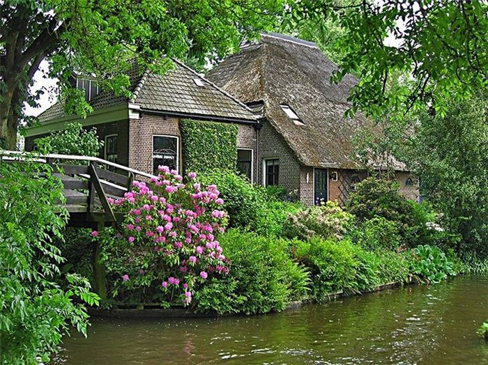 Giethoorn, a Village Without Roads (37 pics)