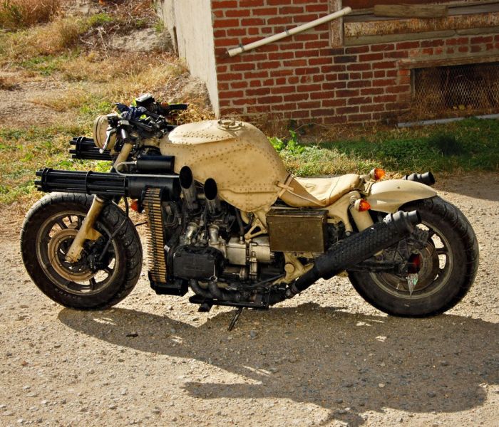 Motorcycle with Two Guns (12 pics)
