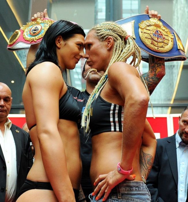 Women's Boxing Kiss (9 pics)